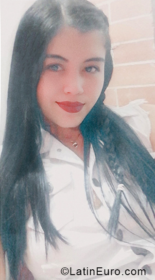 Date this young Colombia girl Lorena from Bogota CO28565