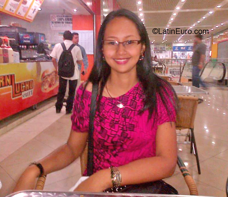 Date this voluptuous Venezuela girl Raxe from Maturin VE3488