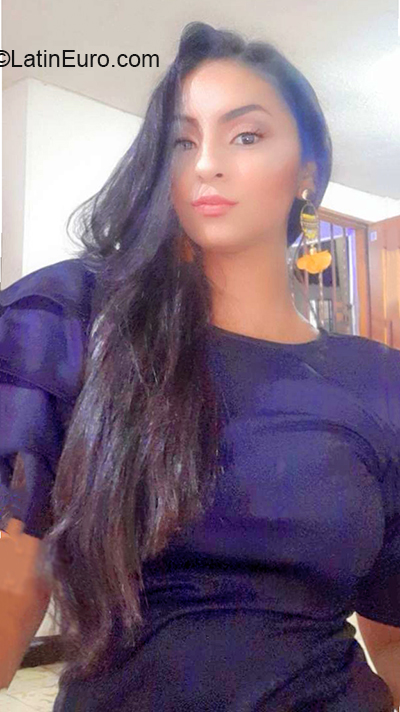 Date this gorgeous Colombia girl Valentina from Barranquilla CO28599