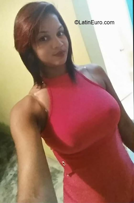 Date this happy Dominican Republic girl Esther from Santo Domingo DO38783
