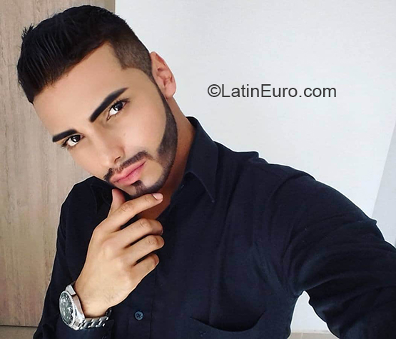 Date this tall Colombia man Julian from Pereira CO28605