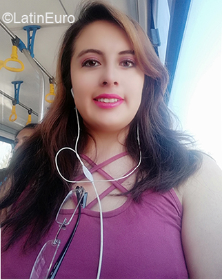 Date this nice looking Ecuador girl Yadira from Quito EC614