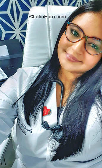 Date this tall Dominican Republic girl Lissette from Santo Domingo DO38785