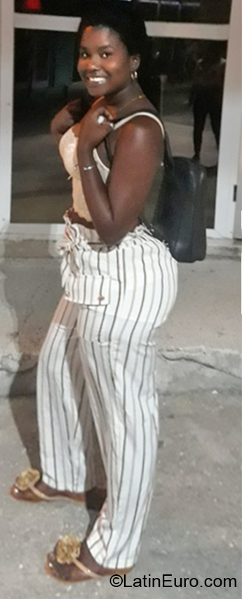 Date this voluptuous Cuba girl Leila from Camaguey CU728