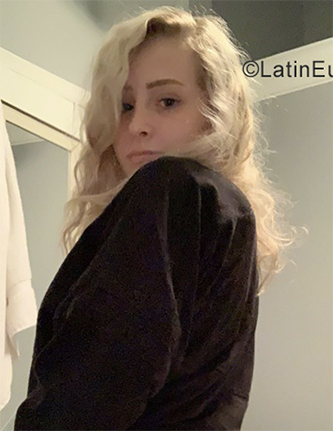 Date this sensual Venezuela girl Alexa from Caracas VE3510