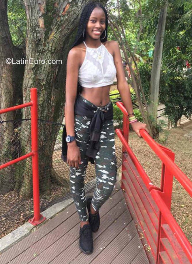 Date this cute Colombia girl Karla from Medellín CO28695
