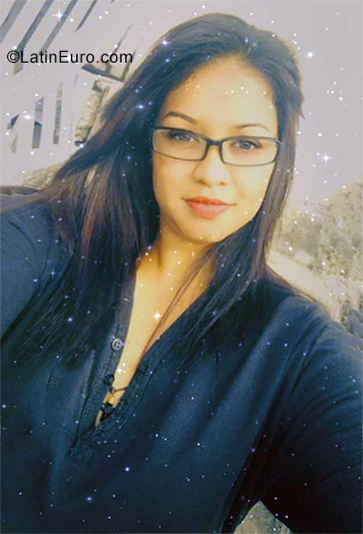 Date this hot Venezuela girl Yenifer from Cabimas VE3532