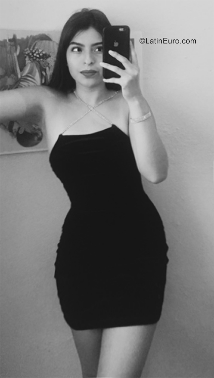 Date this nice looking Mexico girl Kristel from Polanco MX2113