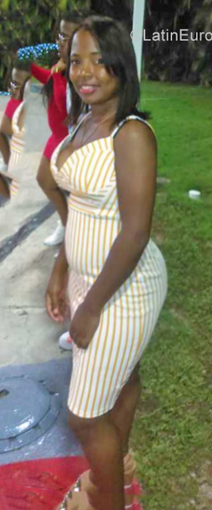 Date this hard body Dominican Republic girl Karina from Santo Domingo DO38897