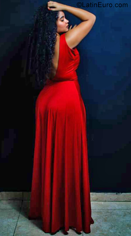 Date this voluptuous Colombia girl Emma from Cali CO28796