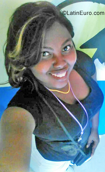 Date this nice looking Dominican Republic girl Mari Elena from Santo Domingo DO38919