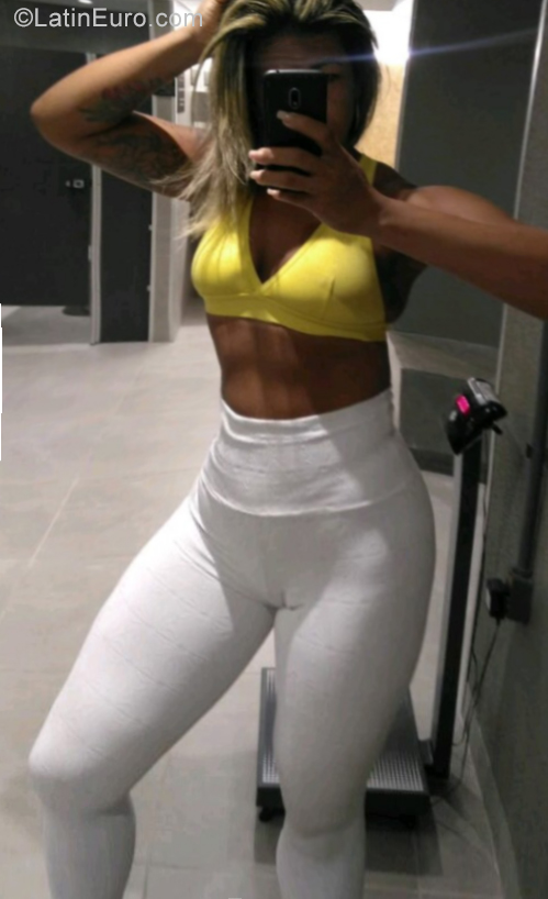 Date this charming Brazil girl Juliana from Salvador BR12414