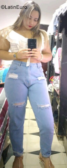 Date this gorgeous Colombia girl Yandra from Barranquilla CO28813