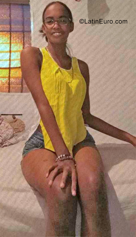 Date this hard body Dominican Republic girl Sanyeiry from Santo Domingo DO38936