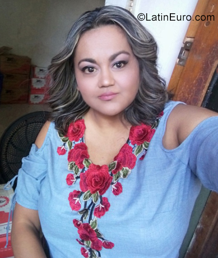 Date this gorgeous Honduras girl Nelly from San Pedro Sula HN2858