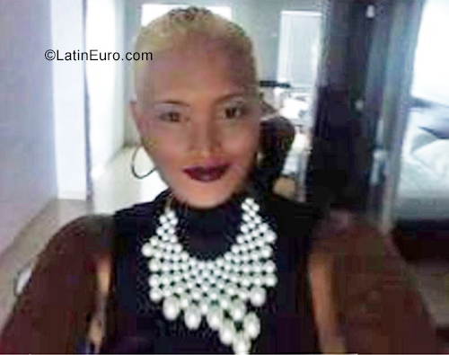 Date this hard body Dominican Republic girl Luz from Santo Domingo DO38975