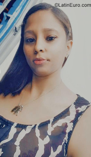 Date this fun Dominican Republic girl Anyuli from Santo Domingo DO38978