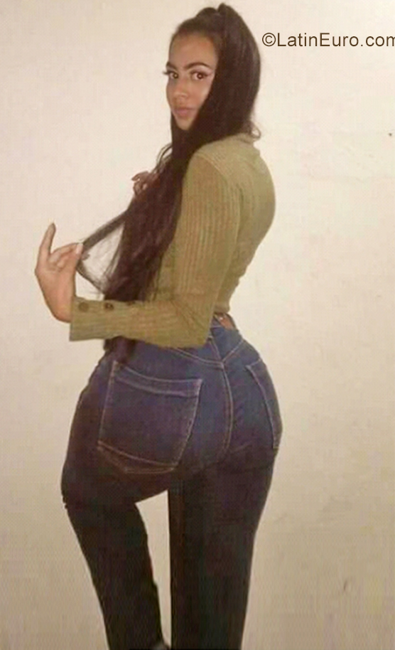 Date this happy Colombia girl Dayana from Medellin CO28940
