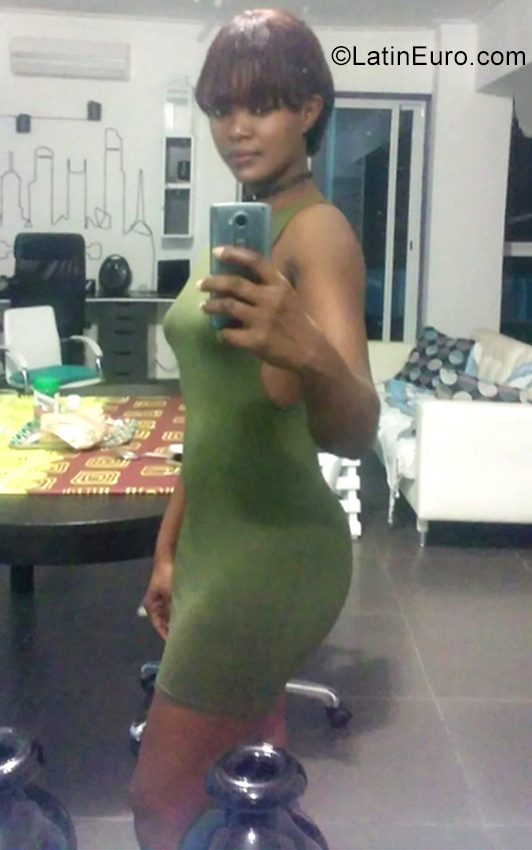 Date this happy Dominican Republic girl Roseline from Santo Domingo DO39033