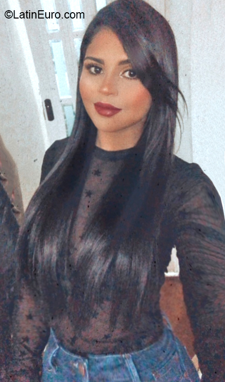 Date this exotic Colombia girl Angi from Bogota CO28969