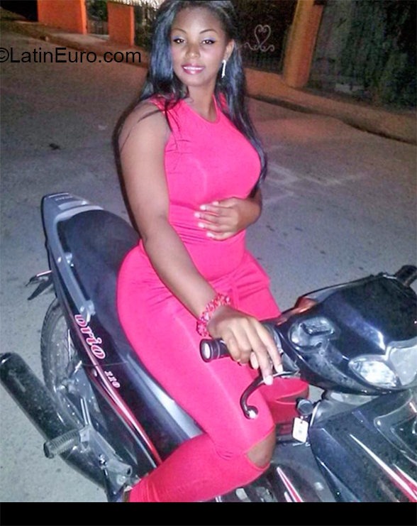 Date this athletic Dominican Republic girl Yudi from Repeublica Dominicana DO39044