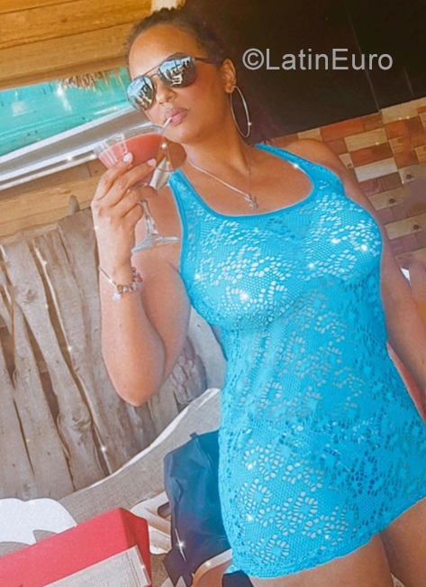 Date this foxy Dominican Republic girl Yulissa from Santo Domingo DO39059
