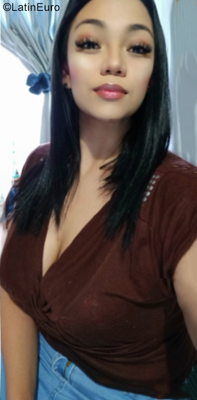 Date this good-looking Colombia girl Adrina from Bogota CO29082