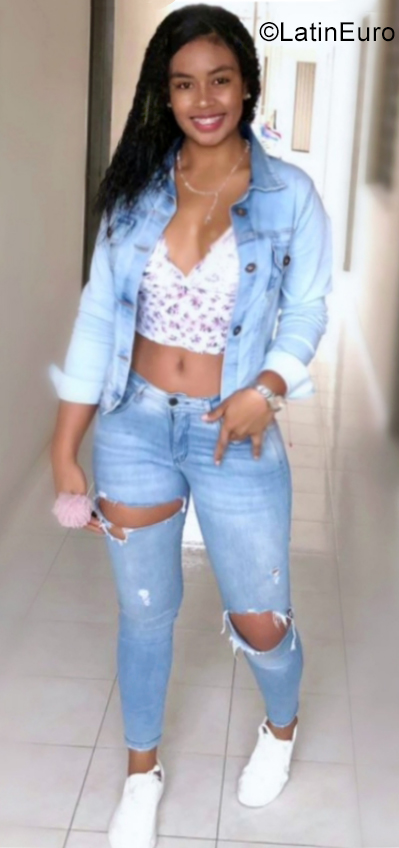 Date this voluptuous Colombia girl Alejandra from Cali CO29211