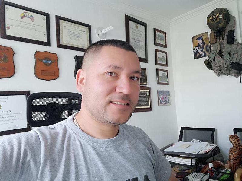 Date this lovely United States man Bernal from Aspen UM80