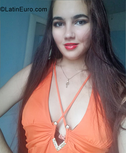 Date this athletic Cuba girl Lady Pinar from Pinar Del Rio CU750