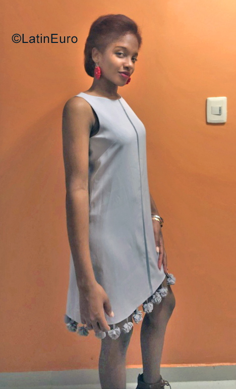Date this foxy Dominican Republic girl Kathy from Republica Dominicana DO40053