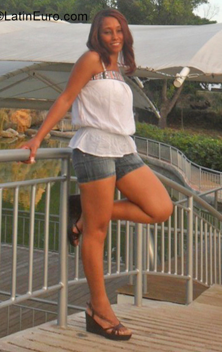 Date this tall Dominican Republic girl Jary from Santo Domingo DO39218