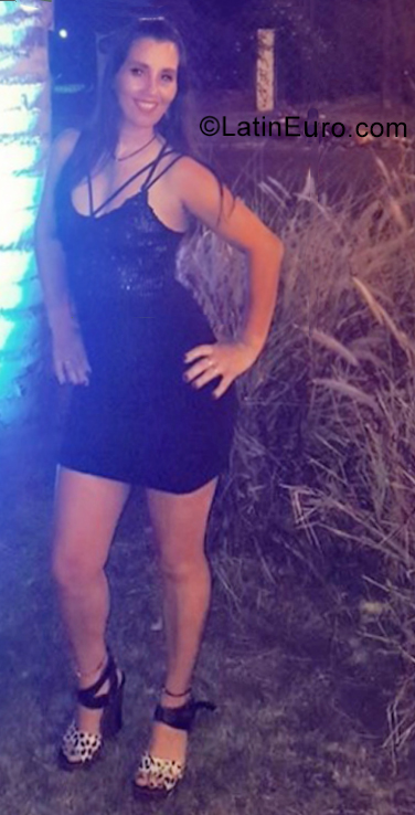 Date this athletic Argentina girl Cintia from Berazategui AR642