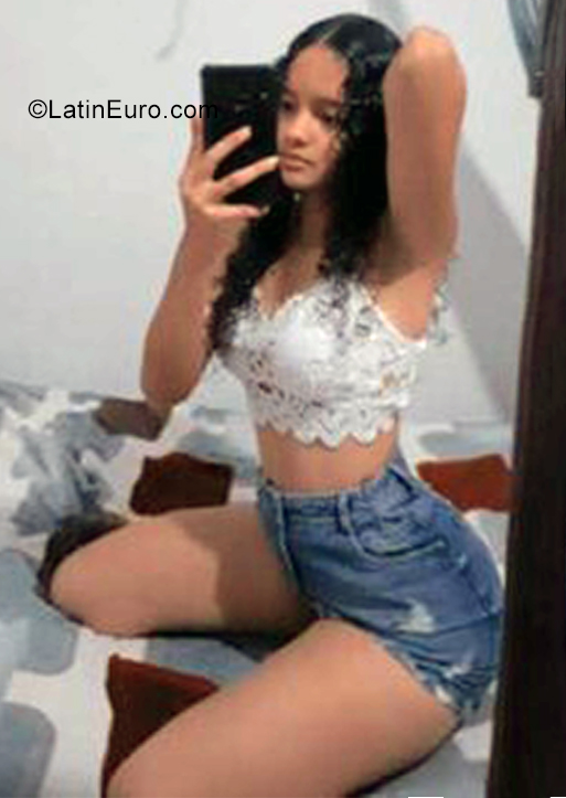 Date this nice looking Colombia girl Valeria from Bogota CO29254