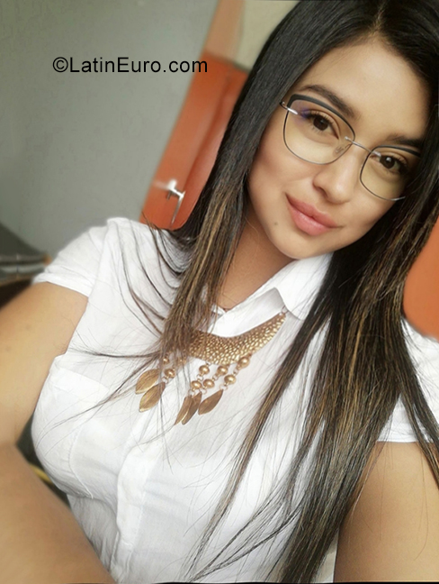Date this fun Colombia girl Moni from Bogota CO29266