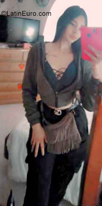 Date this hot Colombia girl Evelyn from Bogota CO29277