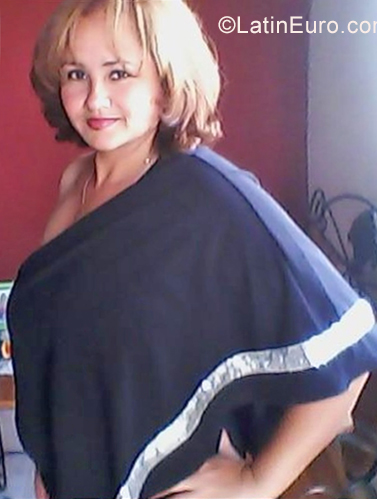 Date this sultry Venezuela girl Aida from Maracaibo VE3703