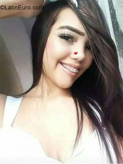 Date this georgeous Colombia girl Estefani from Bogota CO29296