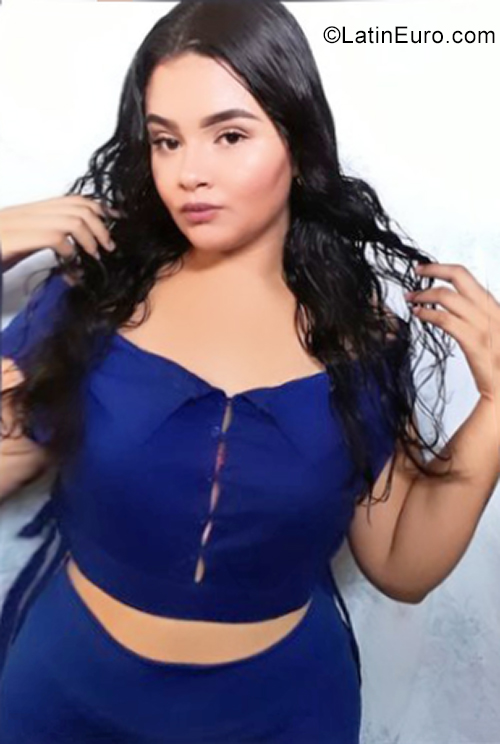 Date this nice looking Nicaragua girl Mayerling from Leon NI275