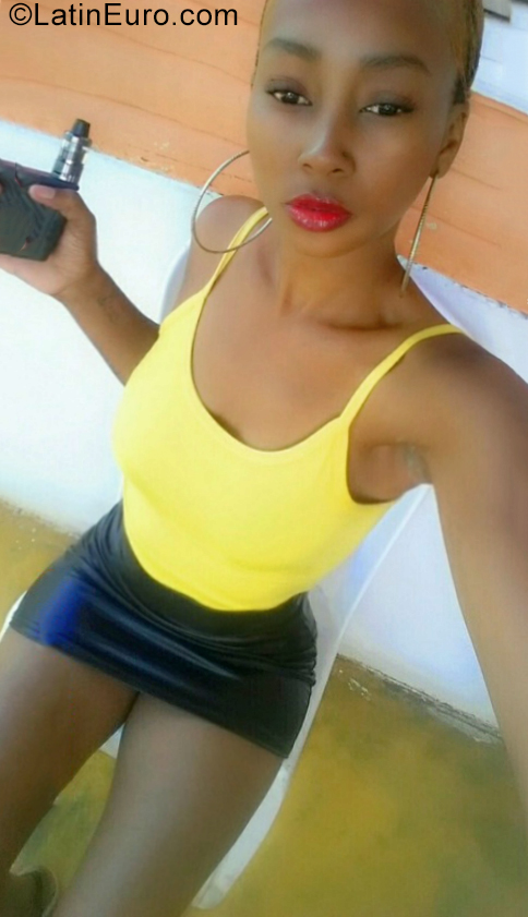 Date this good-looking Dominican Republic girl Anyelina from Santo Domingo DO39274