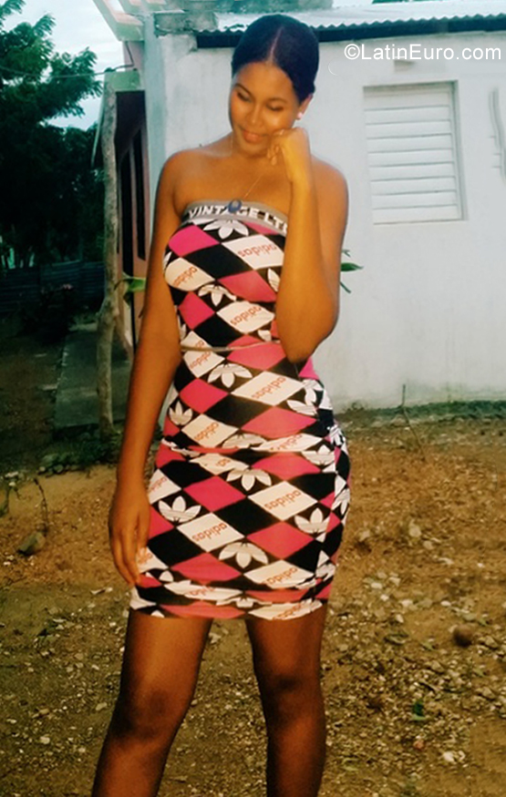 Date this good-looking Dominican Republic girl Glenny from San Juan DO39278