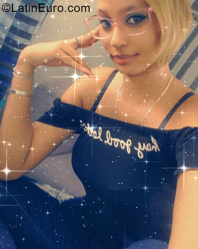 Date this passionate Dominican Republic girl Jenniffer from Santo Domingo DO39281
