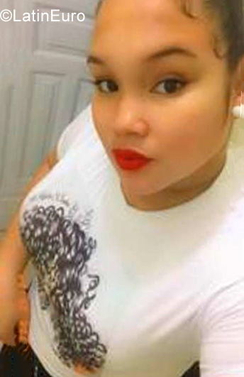 Date this foxy Dominican Republic girl Scarlet from Santo Domingo DO39315