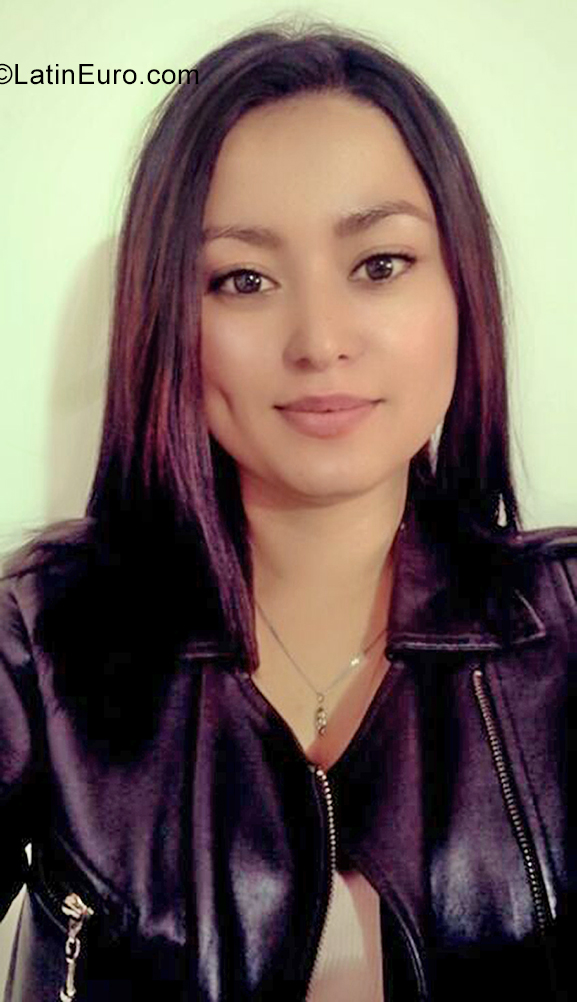 Date this georgeous Colombia girl Erika from Bogotá CO29397