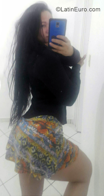 Date this athletic Brazil girl Leone from Sao Paulo BR11392