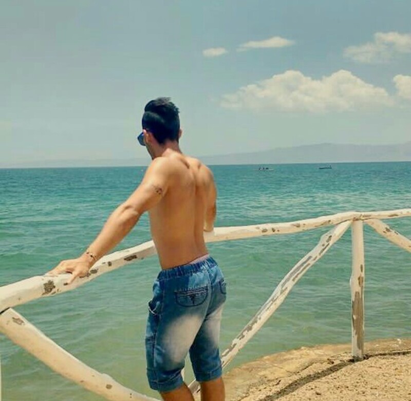 Date this pretty Canada man Luis from  CA853