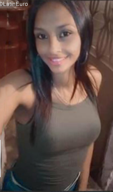 Date this pretty Venezuela girl Angely from Maracay VE3754
