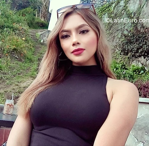 Date this lovely Ecuador girl Lucely from Quito EC904