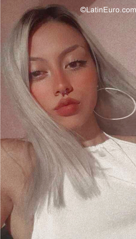 Date this pretty Argentina girl Katherine from Mendoza AR771