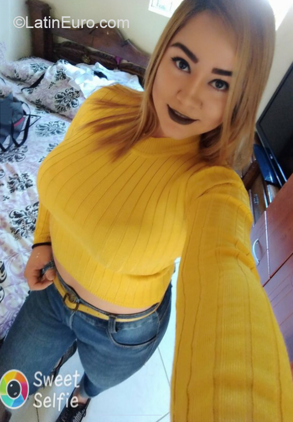 Date this foxy Colombia girl Mitchel from Medellin CO29632
